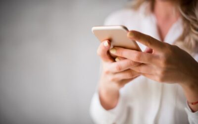 ¿Puede una empresa obligar a los trabajadores a distancia a dar su teléfono o correo personal?